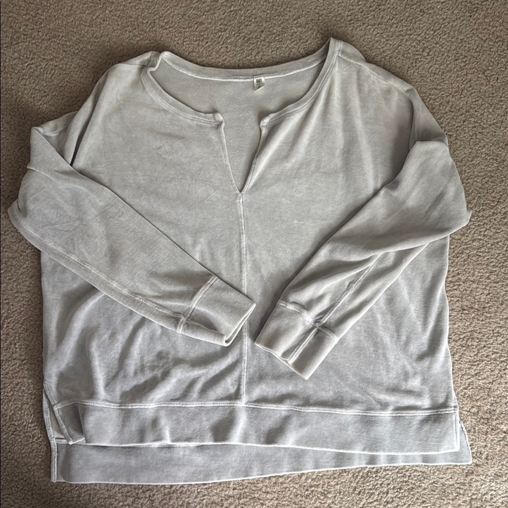 Women's Gray Long Sleeve Top